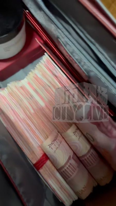  新婚夫妇服务区遗落数万现金与黄金，好心人苦等两小时错过高速免费通行：他们很着急，我们的损失不要紧 新闻 新婚夫妇服务区遗落数万现金与黄金，好心人苦等两小时错过高速免费通行：他们很着急，我们的损失不要紧 新闻