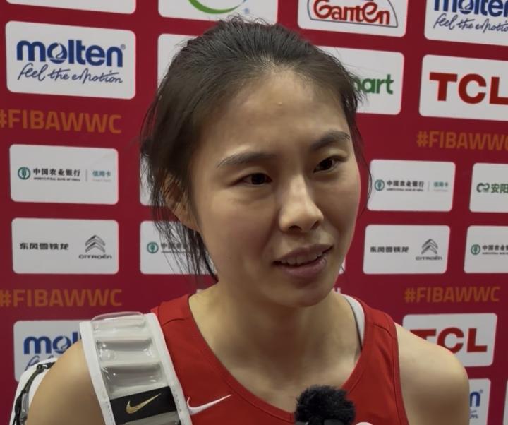  王思雨谈关键时刻担当；中国女篮备战世界杯；心态从容却不松懈。 体育新闻