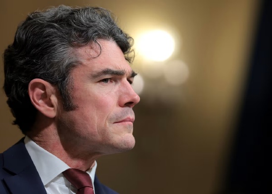 伊朗战争引发的辞职风波，乔·肯特的举动意味深长。内部矛盾浮出水面，或影响未来走向。