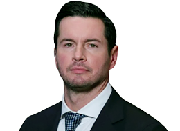  裁判末节沉默，詹姆斯手感被干扰；雷迪克怒批，这夜晚解释又随胜负而随意翻转。 体育新闻