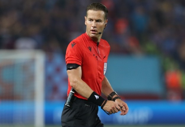  世预欧附加赛焦点战来临；荷兰裁判团队全面负责意大利主场迎战北爱尔兰。 体育新闻