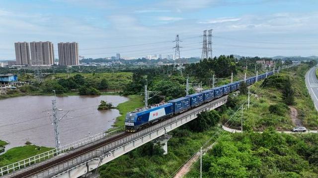  揭秘高铁版图重构：数据背后的国家级战略布局与未来演进 IT技术 揭秘高铁版图重构：数据背后的国家级战略布局与未来演进 IT技术