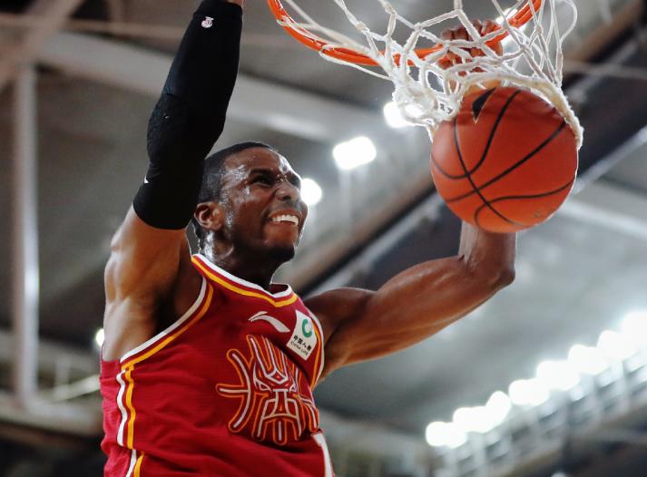  山西93-86双杀新疆的战术复盘：迪亚洛27+10背后的攻防博弈与关键时刻决策逻辑 体育新闻