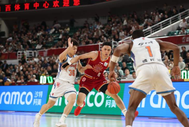  山西93-86双杀新疆的战术复盘：迪亚洛27+10背后的攻防博弈与关键时刻决策逻辑 体育新闻